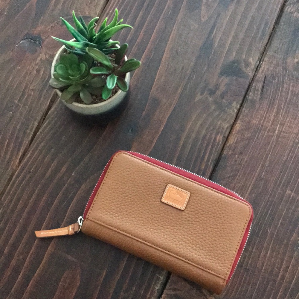 Pebble leather camel dooney & bourke wallet